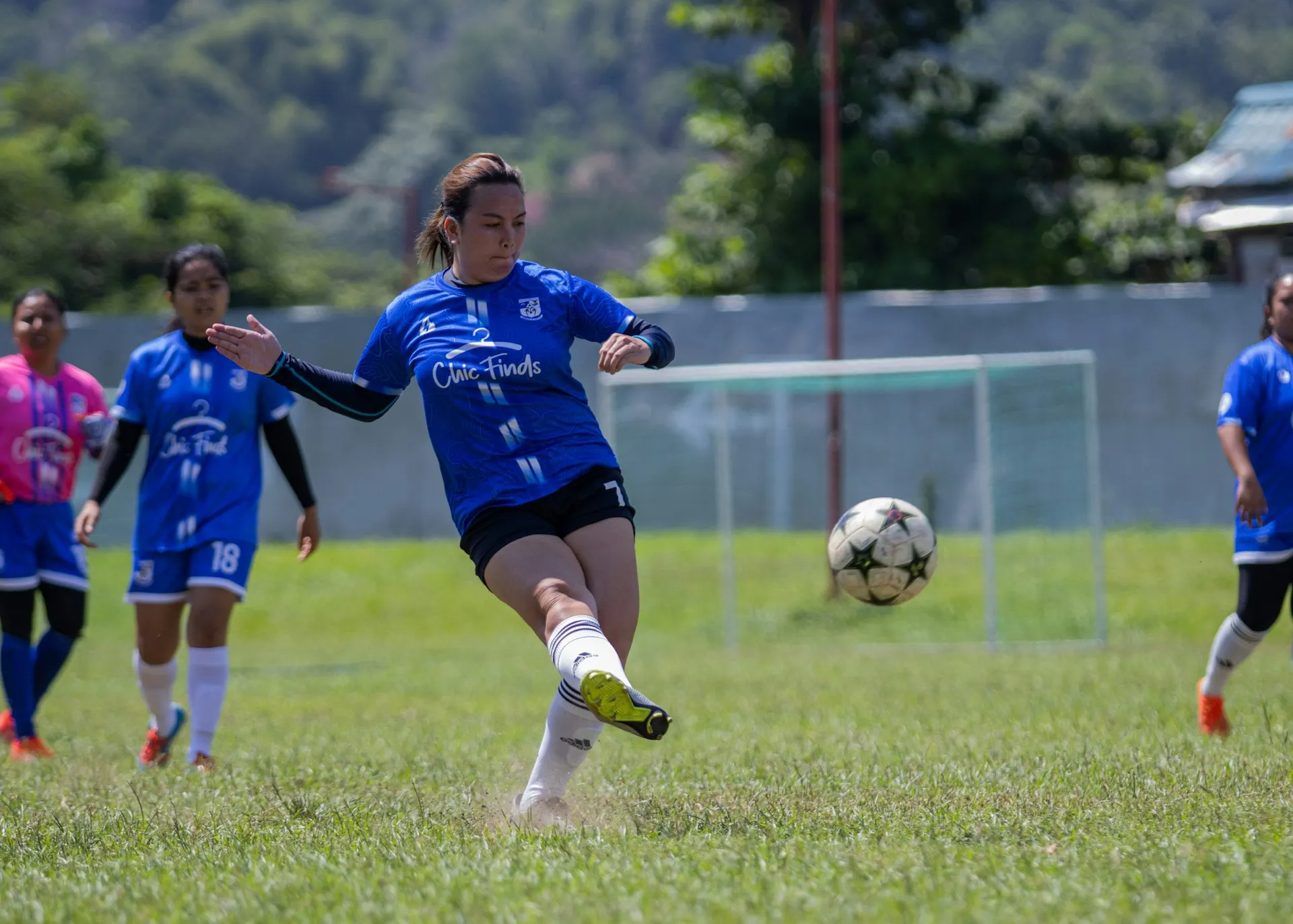 How to Choose the Best Women’s Soccer Sneakers