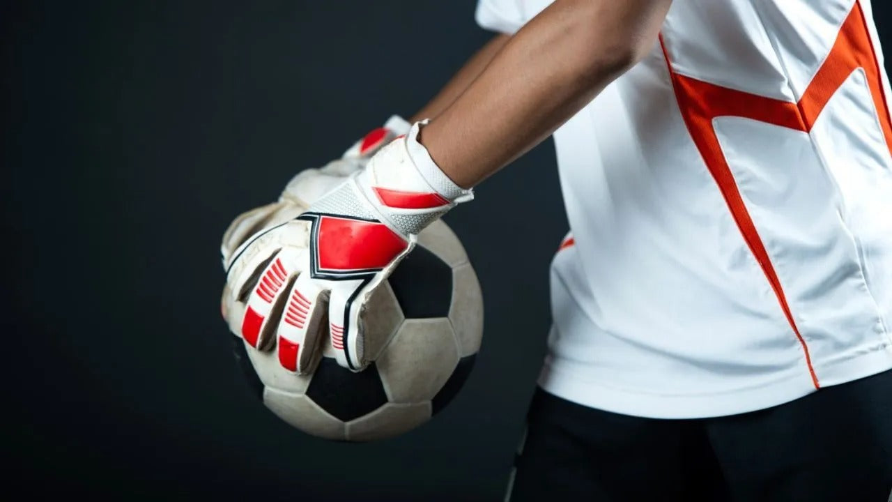 5 Simple Truths About Finger Save vs Non-Finger Save Gloves Every Keeper Should Know